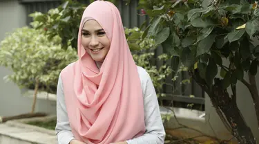 Hijab harian simple, chic tapi tetap elegan dengan bahan double hicon.