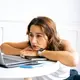 Terlalu lama menatap layar laptop di kantor bisa membuat punggung kaku. [Dok/Pexels.com/Anna Tarazevich].