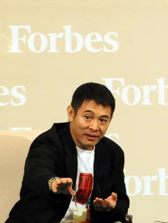 13 Juli 2017 kemarin, Jet Li kembali diberitakan meninggal dunia. Namun nyatanya hingga saat ini dirinya masih baik-baik saja. Memang, sejak tahun 2013 lalu Jet Li menderita penyakit hyperthyroid. (AFP/Bintang.com)