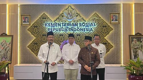 Menteri Sosial (Mensos) Saifullah Yusuf (Gus Ipul) dan Menteri Desa, Pembangunan Daerah Tertinggal Yandri Susanto di Kantor Kemensos, Jakarta, Senin (9/2/2026).