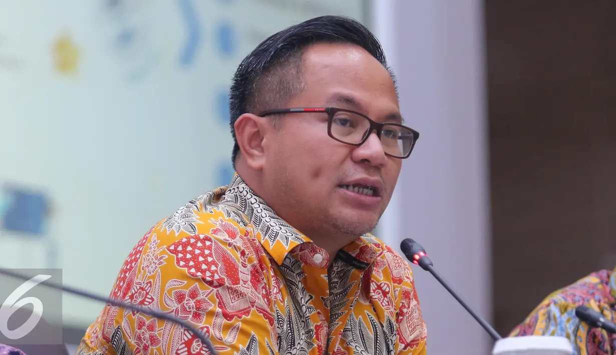 Dirut Bank Mandiri, Kartika Wirjoatmodjo saat menyampaikan paparan kinerja triwulan I-2016 Bank Mandiri, Jakarta Senin (16/5). Bank Mandiri memperoleh laba operasional sebesar Rp 9,7 triliun hingga akhir Maret 2016. (Liputan6.com/Angga Yuniar)