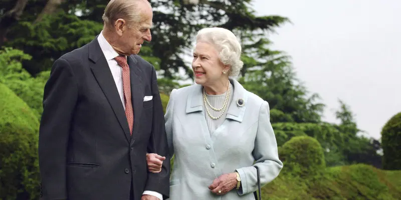 Pangeran Philip bersama Ratu Elizabeth II