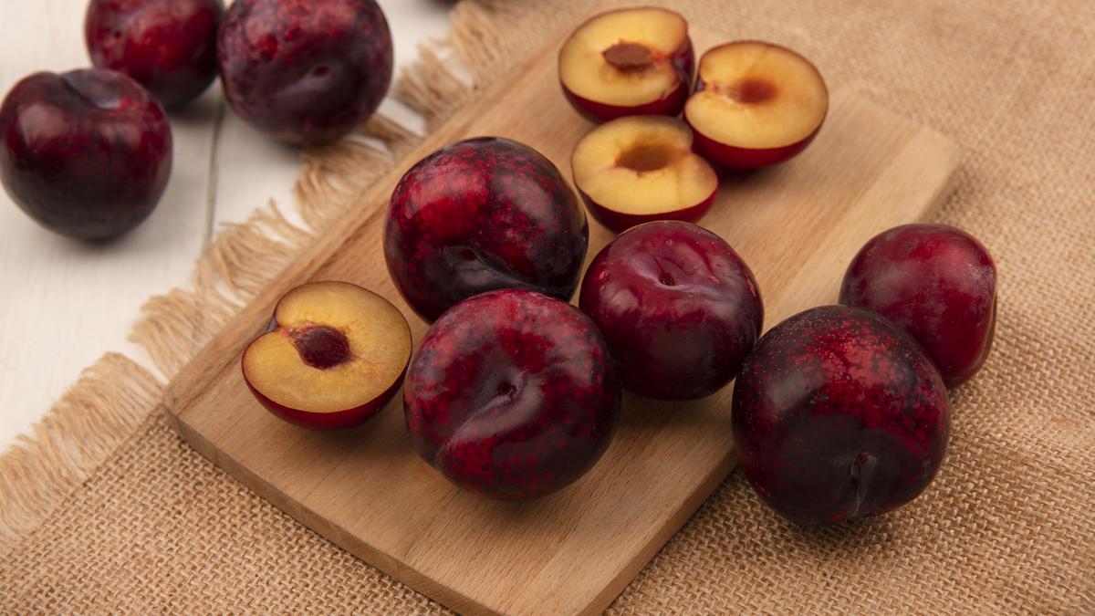 7 Manfaat Buah Plum untuk Kesehatan Tubuh yang Jarang Diketahui