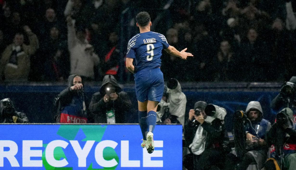 Drama enam gol tersaji saat Paris Saint-Germain menjamu Manchester City dalam laga matchday 7 League Phase Liga Champions 2024/2025 di Parc des Princes, Kamis (23/1/2025). Les Parisiens comeback usai tertinggal dua gol untuk menang 4-2. (AP Photo/Thibault Camus)