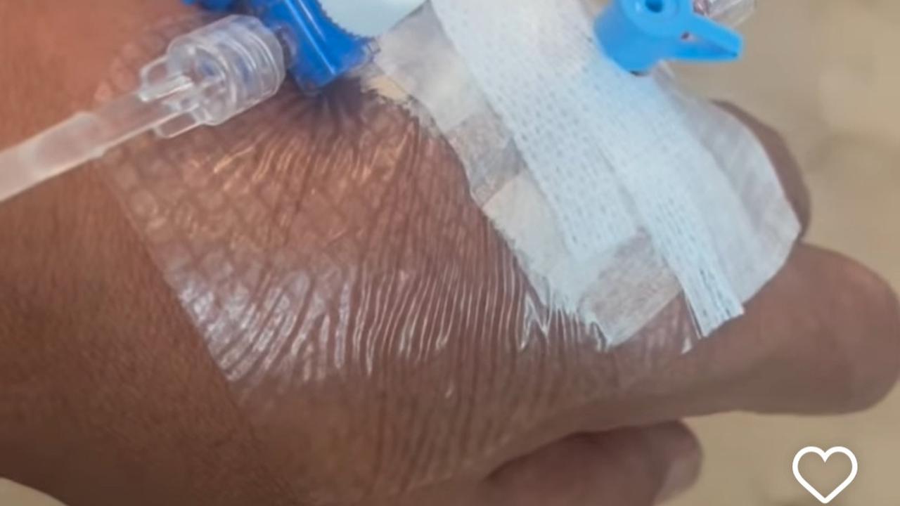 Sempat Buat Khawatir, Begini Kondisi Terbaru Hotman Paris dengan Tangan Diinfus & Alami Demam Tinggi