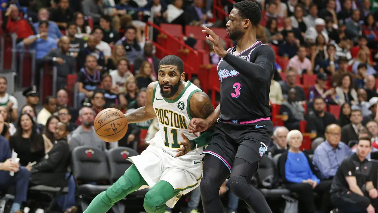 Kyrie Irving (no 11) berduel dengan Dwyane Wade