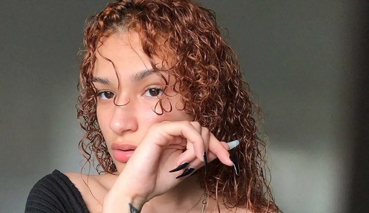 "Mereka bahkan membakar barang-barang yang aku bawa untuknya. Aku sangat marah dan ingin berteriak." (instagram/yungnevaa)