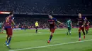 Luis Suarez merayakan gol kedua yang dicetaknya ke gawang Eibar dalam laga La Liga Spanyol di Stadion Camp Nou, Barcelona, Senin (26/10/2015) dini hari WIB. (Reuters/Albert Gea)