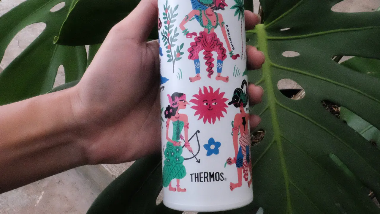 Ada Gambar Wayang Ayang Cempaka di Botol Minuman
