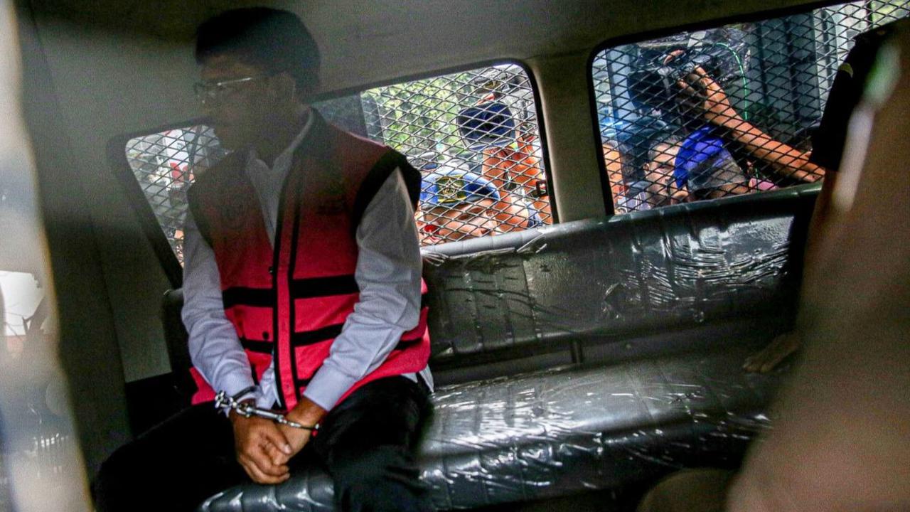 Mantan Menteri Komunikasi dan Informatika (Kominfo) Johnny G Plate menjadi tersangka kasus korupsi BTS di Badan Aksesibilitas Telekomunikasi dan Informasi (BAKTI) Kementerian Komunikasi dan Informatika (Kemenkominfo). 

Dan dia bersedia menjadi justice 