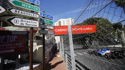 Pembalap Alpine Esteban Ocon mengemudikan mobilnya pada latihan bebas kedua untuk balapan F1 GP di Sirkuit Monaco, Monaco, Kamis (20/5/2021). F1 GP Monaco akan berlangsung pada 23 Mei 2021. (AP Photo/Luca Bruno)