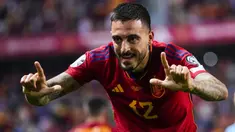 Tentu menjadi sebuah kebanggaan bagi seorang pemain saat melakukan debut bersama timnas. Apalagi jika sang pemain mampu tampil apik dengan menyumbang gol. Seperti yang dilakukan 5 pemain berikut yang langsung tampil moncer dengan mencetak gol saat melakukan debut bersama Timnas Spanyol. (AP Photo/Manu Fernandez)