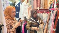 Marni Made (60) Pemilik Toko Pakaian Muslim di Pasar Cileungsi (Supriatin/Liputan6.com)