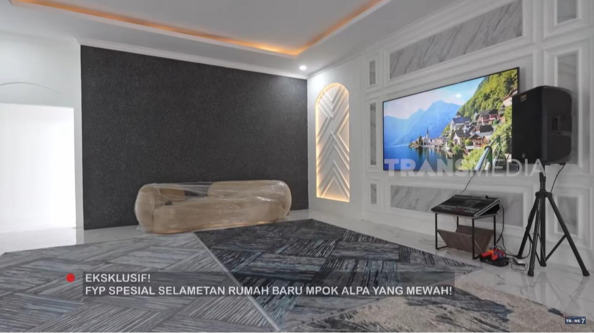 Intip Detail Rumah Baru Mpok Alpa, Desain American Classic-nya Bikin Betah!