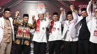 Hidayatullah dan Yasir Ridho mendaftarkan diri sebagai Calon Wali Kota dan Wakil Wali Kota Medan ke Komisi Pemilihan Umum (KPU) pada Kamis, 29 Agustus 24, pukul 22.30 WIB