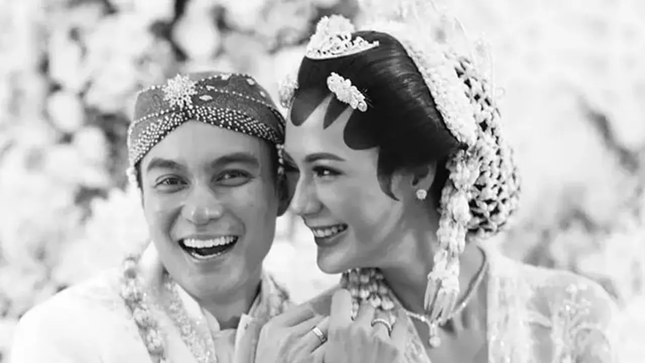 Potret Paula Verhoeven kenakan baju adat Jawa saat menikah dengan Baim Wong