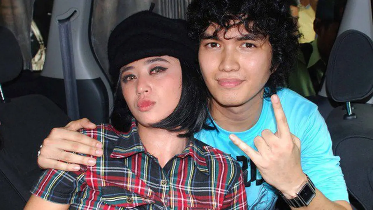[Bintang] Dewi Perssik