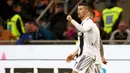 Striker Juventus, Cristiano Ronaldo, melalukan selebrasi usai membobol gawang Inter Milan pada laga Serie A 2019 di Stadion Giuseppe Meazza, Milan, Sabtu (27/4). Kedua tim bermain imbang 1-1. (AP/Roberto Bregani)