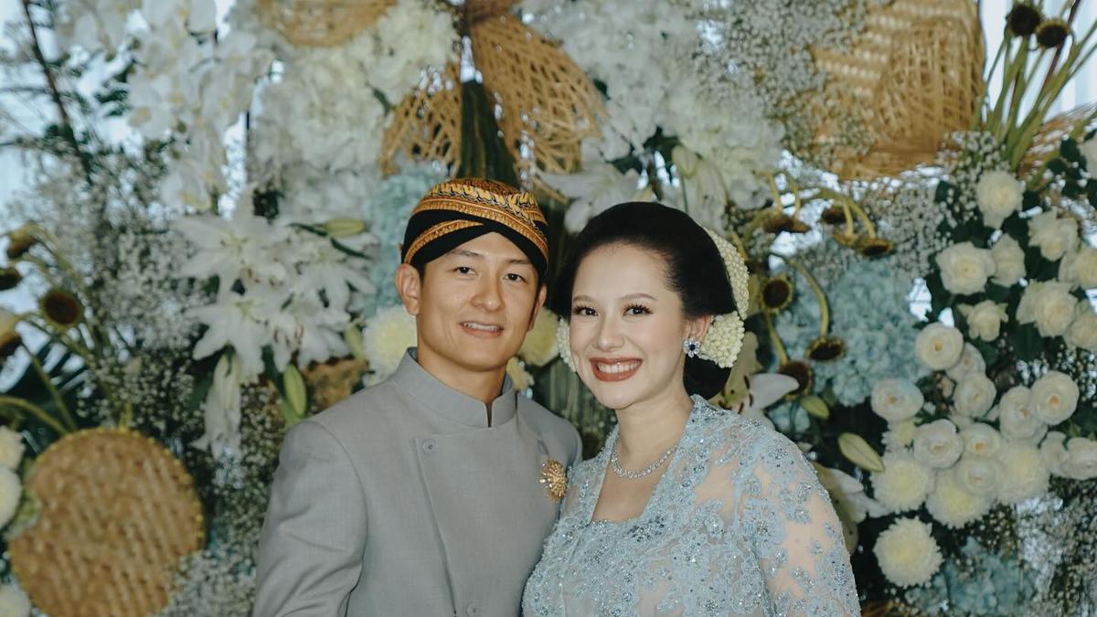 Pesona Cantik Natural Athina, Istri Rio Haryanto di Momen Mitoni dengan Peach Nude Makeup