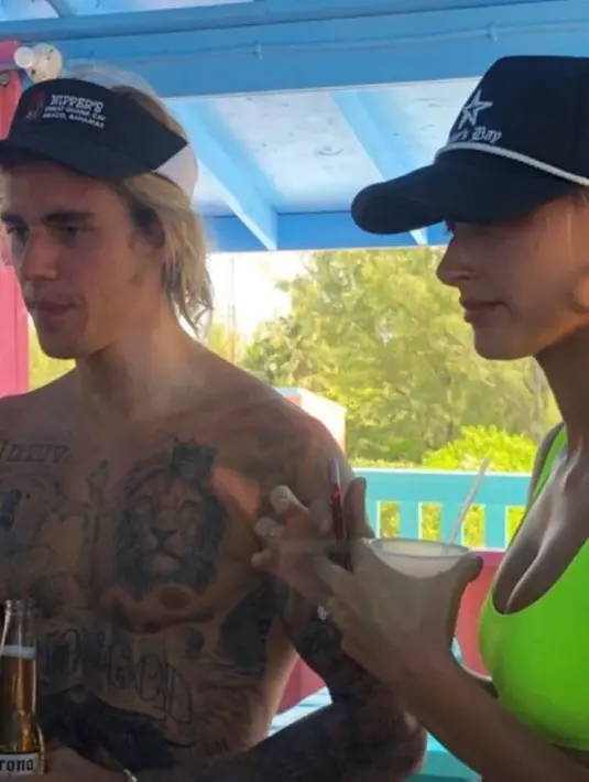 Dilansir dari USMagazine, sumber mengatakan bahwa Justin Bieber memang sudah melamar Hailey Baldwin. (twitter/@azymanzur)