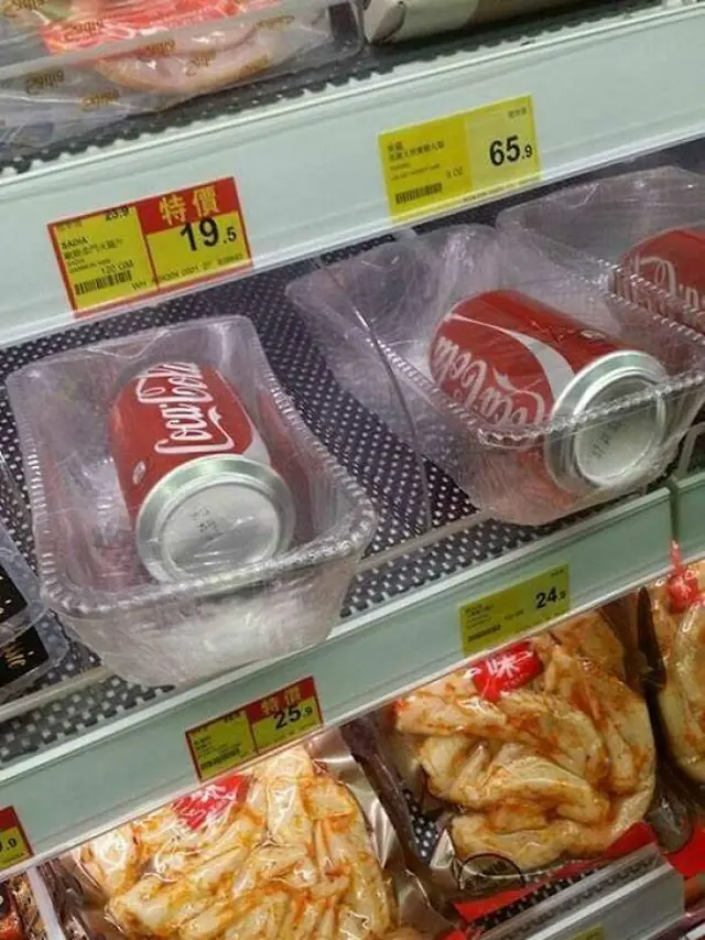 7 Potret Kemasan Makanan Nyeleneh Sekaligus Tak Berguna