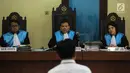 Hakim saat mendengarkan saksi ahli termohon Yuzril Ihza Mahendra dalam Sidang ke-6 perkara Fiktif Positif di Pengadilan Tinggi Usaha Negara Jakarta, Rabu (24/5). (Liputan6.com/Faizal Fanani)