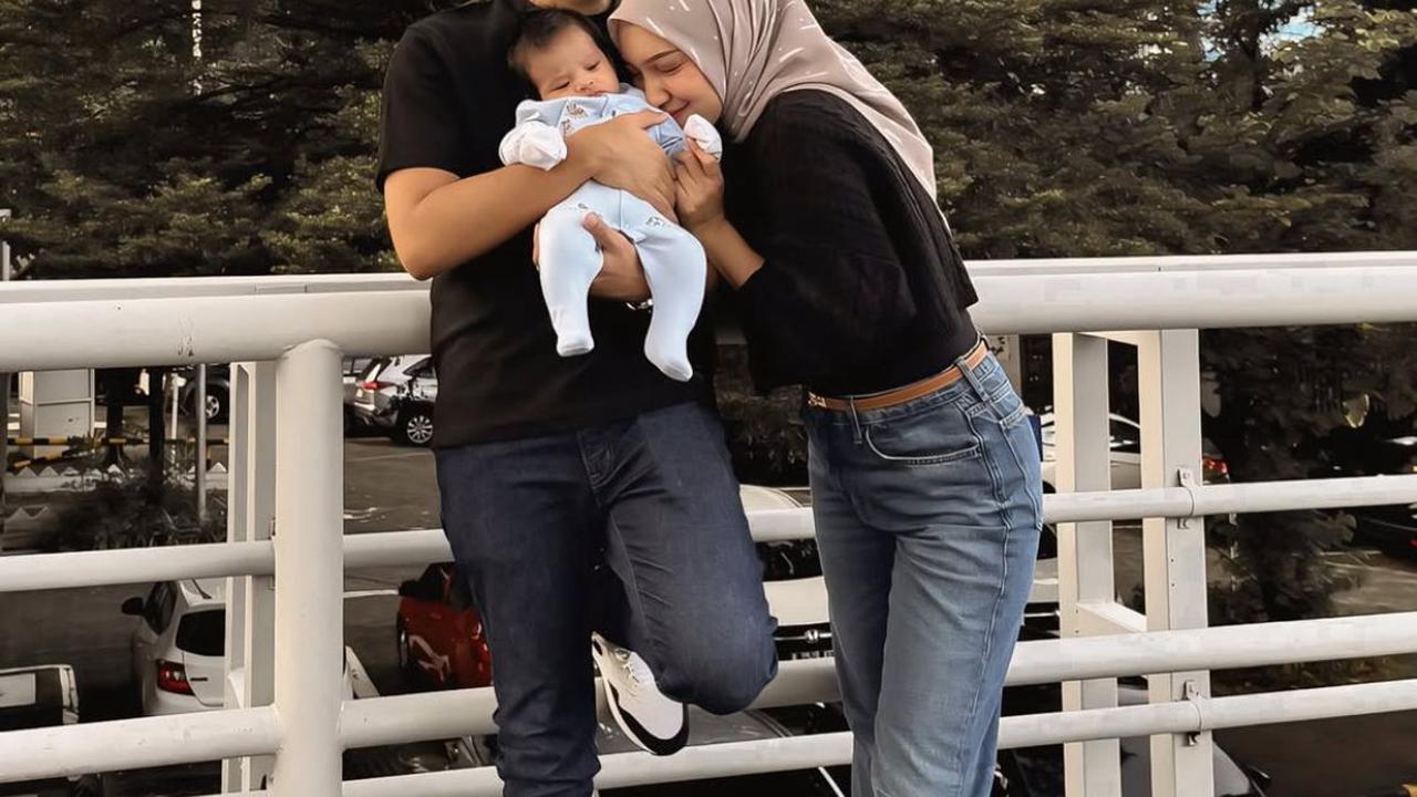 Melody Prima Perlihatkan Wajah Anak Ketiga, Harmoni Keluarga yang Memikat