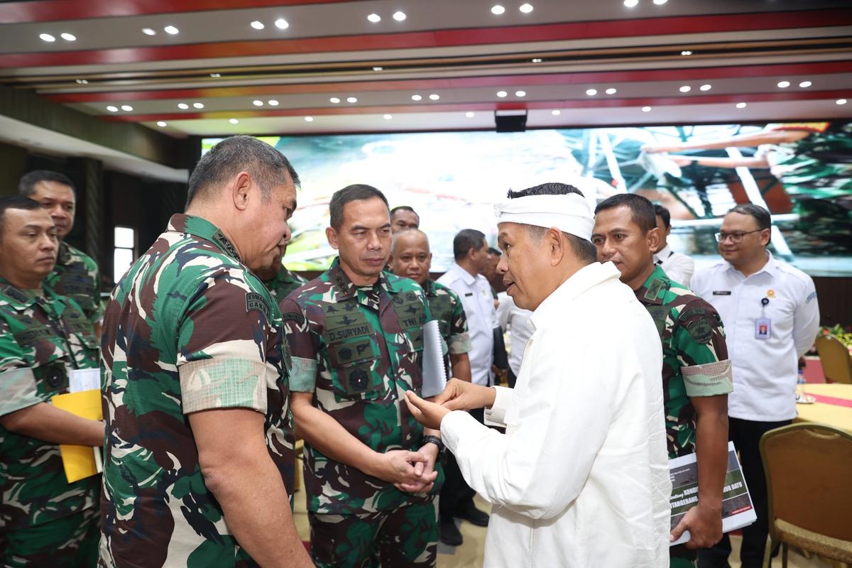 FOTO: TNI AD dan Pemprov Jabar Perkuat Kolaborasi Tangani Sampah dan Kekeringan