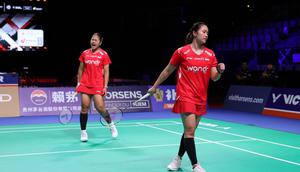 Rachel Allessya Rose/Febi Setianingrum tampil sebagai ganda putri Indonesia kedua saat menghadapi Denmark pada perempat final Piala Uber 2026 di Forum Horsens, Denmark, Kamis (30/4) malam. (foto: PBSI)