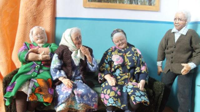 Seniman Ini Ilustrasikan Kehidupan Masa Tua Lewat Boneka, Ini 7 Karyanya