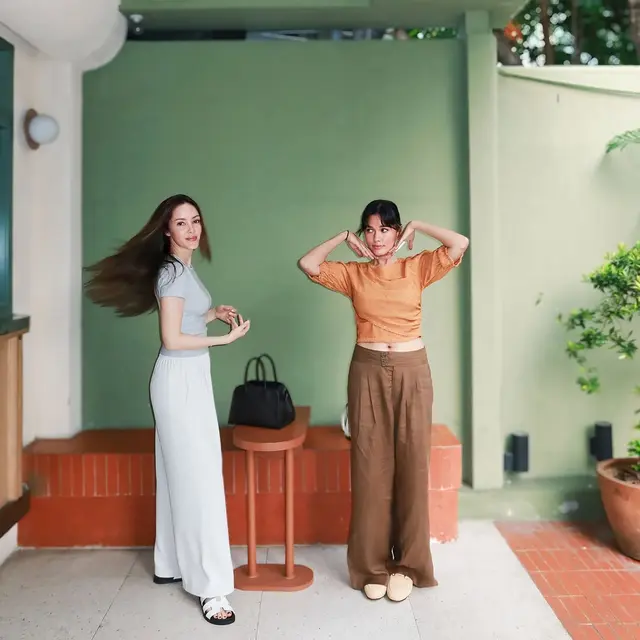 Potret Duo Cantik Cathy Sharon dan Titi Radjo Padmaja (credit: instagram/cathysharon)