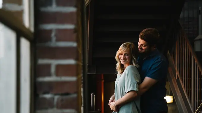 Mengapresiasi Pasangan dan Berikan Sedikit Humor yang Menggoda