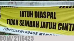 Makanya, hati-hati di jalanan ya (Source: 1cak.com/fajrialrafi)