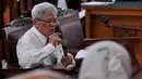 Dosen Universitas Padjajaran, Bernard Arif Sidharta memberikan kesaksian dalam sidang lanjutan praperadilan BG terhadap KPK di Pengadilan Negeri Jakarta Selatan, Jumat (13/2/2015). (Liputan6.com/Johan Tallo) 