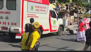 Ambulans Bawa Ibu Hamil Tabrak Bocah Saat Karnaval HUT RI