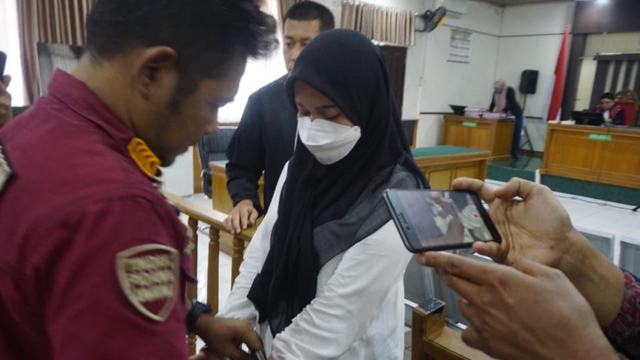 Tampil Berkerudung, Marisa Putri Mahasiswi Penabrak IRT di Riau hingga Tewas Divonis 8 Tahun Penjara
