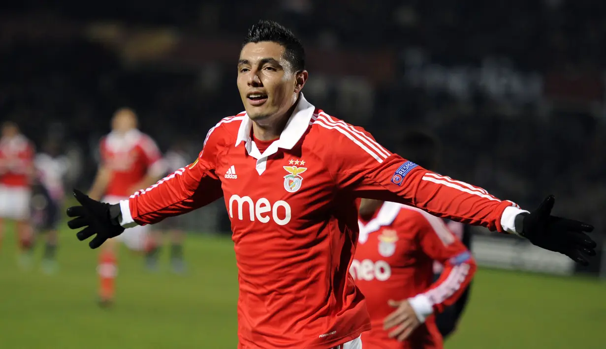 6. Oscar Cardozo (20 gol) - Pemain asal Paraguay ini mencetak ke-20 golnya di ajang Liga Europa untuk Benfica. Lepas dari Benfica, Oscar Cardozo pindah ke Trabzonspor (2014), Olimpiakos (2016) dan Libertad (2017- sekarang). (AFP/Jean-Pierre Muller)
