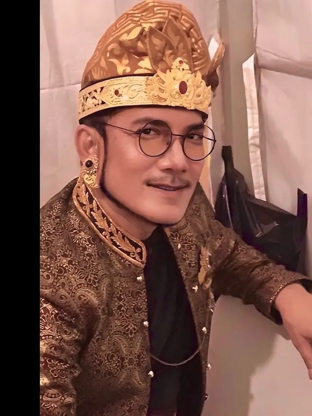 9 Potret Yana Julio yang Tampil Awet Muda di Usia 63 Tahun