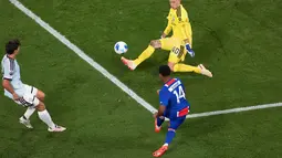 Pemain PSG, Desire Doue, mencetak gol kedua timnya dalam pertandingan sepak bola Piala Super UEFA antara Paris Saint-Germain dan Aston Villa di Salzburg, Austria, Rabu, 12 Agustus 2026. (Foto AP/Darko Vojinovic)