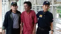 Udin (46) ditangkap di kawasan Pasar Festival saat mengemis dengan modus tangan buntung (Liputan6.com/Istimewa)