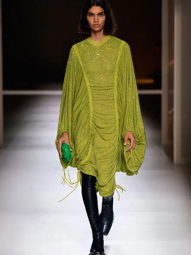 Modernitas dalam Koleksi Tas dan Pakaian di Bottega Veneta Fall 2020