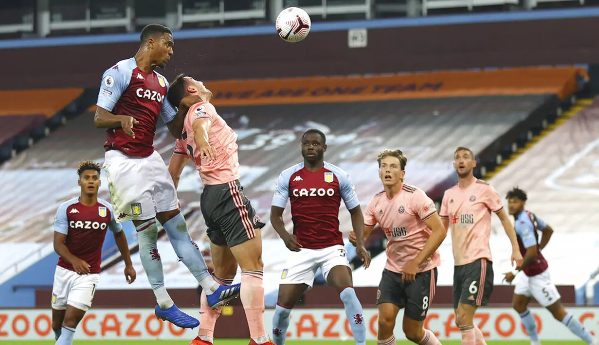 Pemain Aston Villa, Ezri Konsa, mencetak gol ke gawang Sheffield United pada laga Liga Inggris di Stadion Villa Park, Senin (21/9/2020). Aston Villa menang dengan skor 1-0. (Julian Finney/Pool via AP)