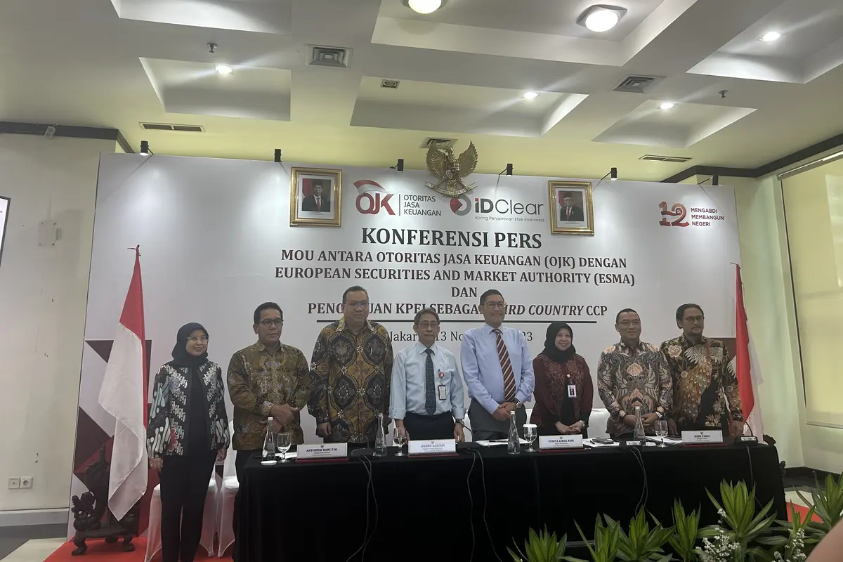 Konferensi pers MoU antara OJK dan European Securities and Market Authority (ESMA) dan KPEI sebagai third country CCP, Senin (13/11/2023). (Foto: Liputan6.com/Elga N)