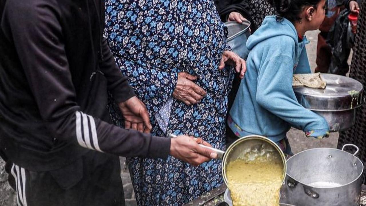 FOTO: Melihat Dapur Umum di Rafah Gaza Selatan Tempat Anak-Anak dan Pengungsi Palestina Menunggu Makanan untuk Buka Puasa
