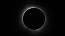 Gerhana Matahari Total yang terlihat dari kampus Southern Illinois University pada tanggal 08 April 2024 di Carbondale, Illinois. (Scott Olson/Getty Images North America/Getty Images via AFP)