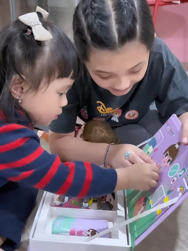 Arsy Hermansyah dan Ameena. [Foto: Instagram/queenarsy]