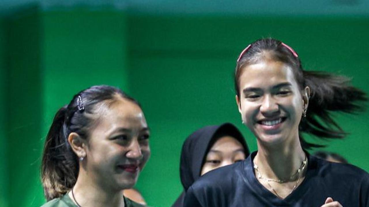 Dalam latihan ini, sebanyak 11 pemain hadir mengikuti latihan. Di antarannya adalah, Yolla Yuliana, Shella Bernadetha, Aulia Suci Nurfadila, dan Hany Budiarti.&nbsp;Bola.com/Bagaskara Lazuardi<br>