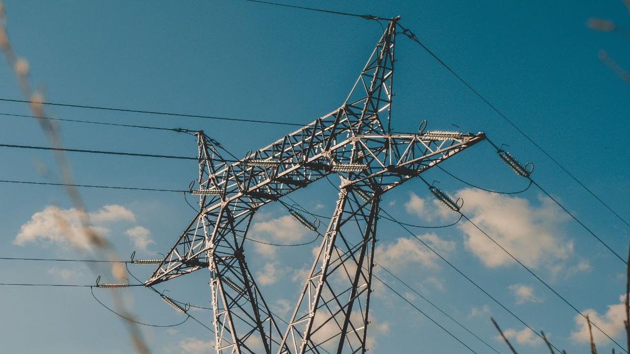 Namun semua usaha Edison gagal sebab Westinghouse malah memenangkan kontrak untuk memasok listrik ke World’s Fair, Chicago pada tahun 1883 dan mengalahkan sistem DC.