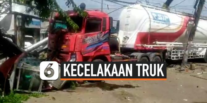 VIDEO: Truk Tabrak Warung dan Toko