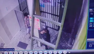 CCTV Bongkar Aksi Dua Pemuda Bobol Kotak Amal Masjid di Lampung